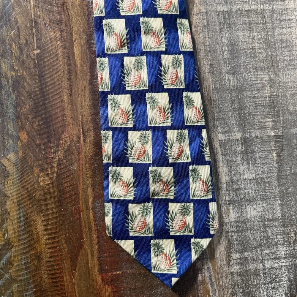 Tommy Bahama 100% Silk Pineapple‎ Square Necktie Blue